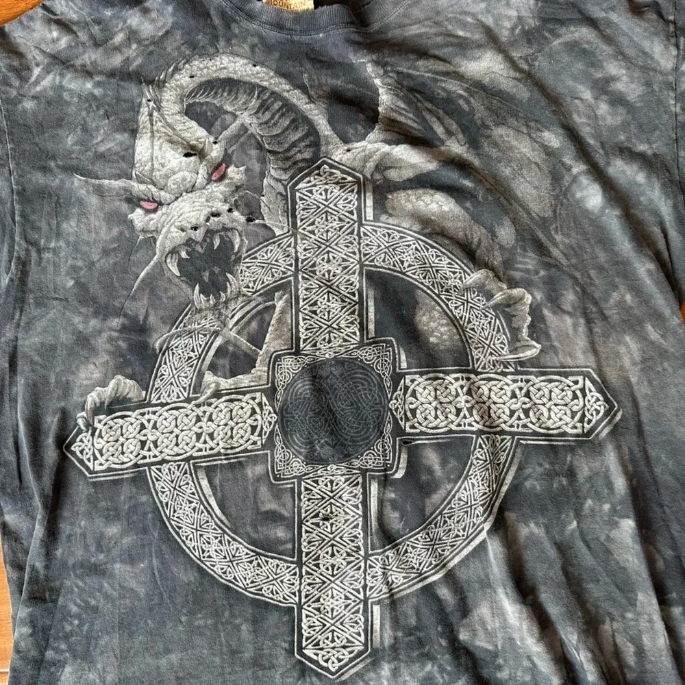 The Mountain Dragon Tie-Dye Celtic Cross Tee size XL